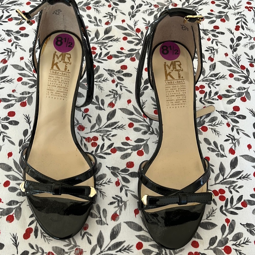 MRKT high heeled black shoe. Size 8.5. Beautiful condition.
